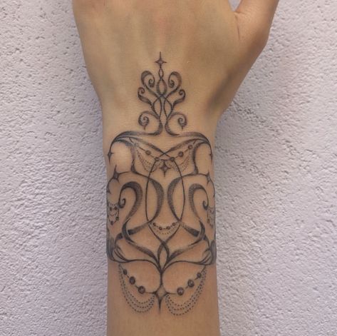 Persian Style Tattoo, 1920s Tattoo Ideas, Ornament Tattoos, Esoteric Tattoo, 50 Tattoo, Art Nouveau Tattoo, Nouveau Tattoo, Red Ink Tattoos, Iron On Embroidery