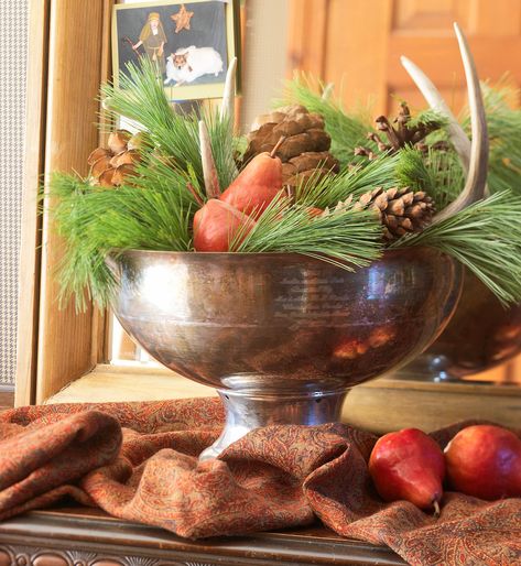 Pinecone Crafts and Decorations You'll Want to Try Christmas Centerpiece Ideas, Big Buck, Silver Bowl, Christmas Centerpiece, Pine Cone Crafts, Elegant Centerpieces, Christmas Arrangements, Décor Boho, Holiday Centerpieces