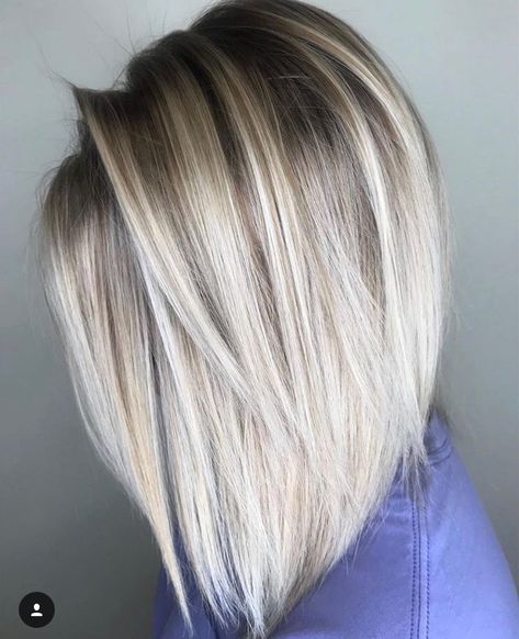 dark roots baby Balayage Hair Bob, Long Angled Bob, Medium Length Hair Straight, Angled Bob Haircuts, Dunner Wordend Haar, Straight Hairstyles Medium, Angled Bob Hairstyles, Balayage Blond, Blond Balayage