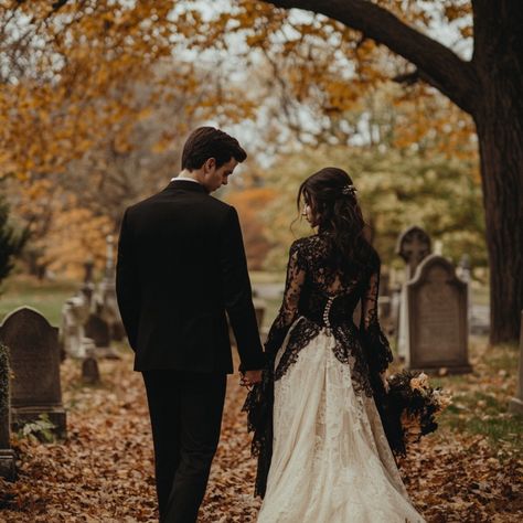 Spooky Chic: Your Guide to Enchanting Halloween Wedding Venues - Yeah Weddings Graveyard Wedding, Classy Halloween Wedding, Small Simple Wedding, Halloween Wedding Ideas, Witchy Wedding, Spooky Wedding, Dark Wedding Theme, Spooky Chic, Classy Halloween