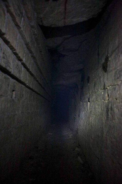 Basement Dark Scary, Dark Tunnel Aesthetic, Paris Catacombs Aesthetic, Enki Ankarian, Tunnel Aesthetic, Spooky Sets, Ruthless Villains, Horror Maze, Paris Catacombs