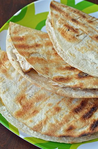 Healthy Lunchbox, Spanish Dishes, Chicken Quesadillas, Cooking On The Grill, Quesadillas, Mexican Dishes, Fun Food, Grilling Recipes, Grilled Chicken