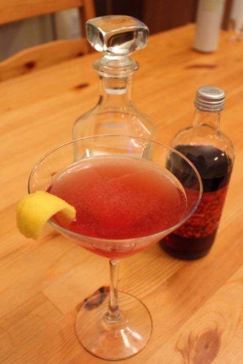 If IKEA had a bar, they’ll be serving these fun lingonberries cocktails Lingonberry Recipes, Leif Erikson, Ikea Style, Best Summer Cocktails, Cocktail Photos, Cocktails To Try, Good Summer, Alcoholic Beverage, Candied Ginger