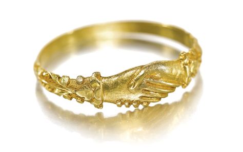 ENGLISH, LATE 15TH/ 16TH CENTURY FEDE RING gold #GoldJewellery16ThCentury 16th Century Jewelry, Fede Ring, Medieval Ring, Clasped Hands, Applied Art, European Sculpture, Historical Jewellery, Vintage Fine Jewelry, Medieval Jewelry