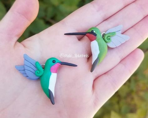 Hummingbird Clay Earrings, Polymer Clay Hummingbird, Clay Hummingbird, Bird Polymer Clay, Modeling Clay Recipe, Cercei Din Lut Polimeric, Clay Birds, Clay Magnets, Polymer Clay Flower Jewelry