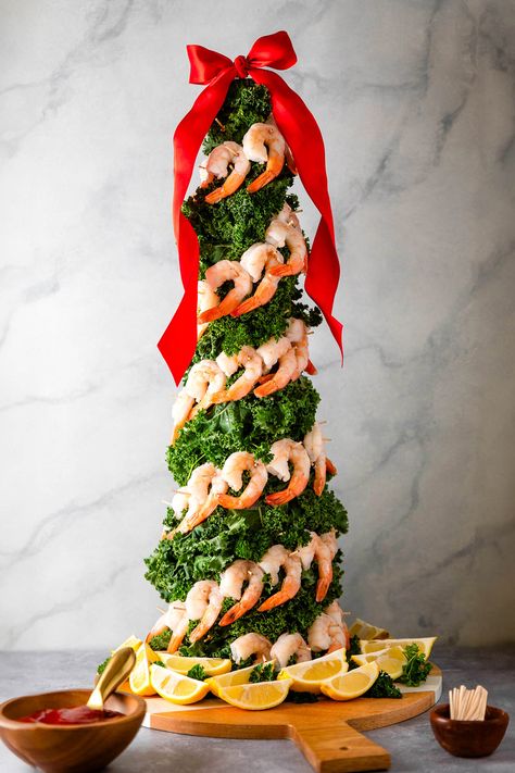 Retro Shrimp Cocktail Christmas Tree -A classic party food favorite with a kitschy Christmas twist. A fun Christmas appetizer idea! Shrimp Tower Display, Shrimp Cocktail Christmas Tree, Christmas Tree Veggie Skewers, Shrimp Christmas Dinner, Shrimp Tree Appetizer, Carribean Christmas Food, Tropical Christmas Food, Shrimp Christmas Tree, Christmas Shrimp Appetizers