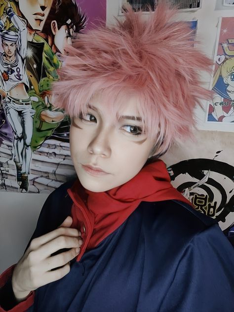 Costume anime boy with pink hair from Jujutsu kaisen Yuji Cosplay, Jjk Fanart, Cosplay Makeup Tutorial, Cosplay Inspo, Itadori Yuji, Yuji Itadori, Cosplay Makeup, Cosplay Ideas, Teen Wolf