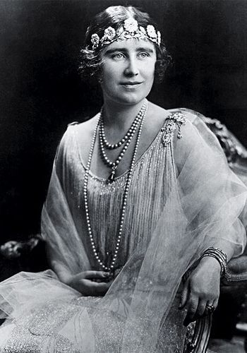 Queen Elizabeth the Queen Mother: the Tiaras of a Duchess and Queen – HistorianRuby: An Historian's Miscellany Strathmore Rose Tiara, Prince Wilhelm, Elizabeth Young, The Queen Mother, Prinz Charles, Edward Viii, Queen Mum, The Royal Collection, Princess Tiara