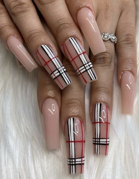 Plaid Coffin Acrylic Nails, Black Burberry Nails, Nail Designs Burberry, Flannel Nail Design, Red Nail Designs Winter, Burberry Acrylic Nails, Burgundy Plaid Nails, Tartan Nail Art, Fall Red Nails Designs