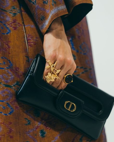 Clutch Outfit, Dior Clutch, Dior 2021, Fashion Diary, Designer Clutch Bags, Luxury Clutch, Designer Clutch, Classic Handbags, Handbag Heaven