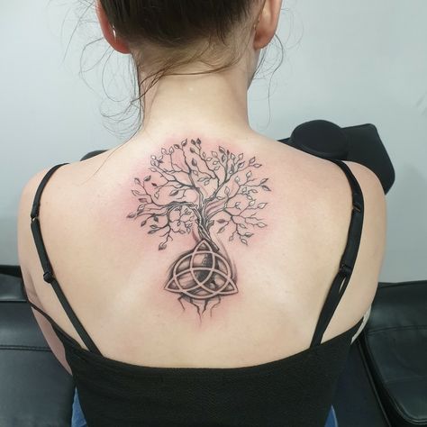 Celtic Tattoo, Spine Tattoos For Women, Sleeves Ideas, Book Tattoo, Spine Tattoos, Dreamcatcher Tattoo, Tattoo Shop, Back Tattoo, Ink Tattoo