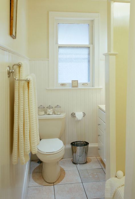 Warm Apartment Bathroom Pale Yellow Bathrooms, Vintage Yellow Bathroom, Room Paint Ideas, Warm Apartment, Warm Bathroom, Yellow Bathroom Decor, Bathroom Posters, Yellow Bathroom, Hall Bathroom