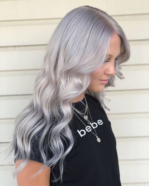 Platinum Violet Blonde Hair, Silver Blonde Purple Hair, Platinum Blonde Hair Hint Of Purple, Icy Violet Hair, Platinum Blonde Lavender Hair, Purple Platinum Blonde Hair, Silver Platinum Hair Balayage, Platinum Blonde Hair Purple Tint, Purple Tinted Hair Blonde