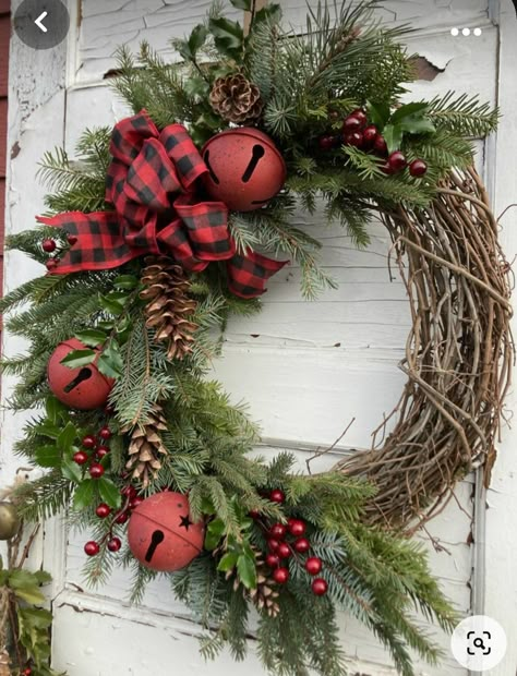 Twig Christmas Wreaths, Extra Large Grapevine Wreath Ideas, Pine Christmas Wreaths Diy, Christmas Twig Wreath, Christmas Wreaths Grapevine, Grape Vine Christmas Wreath Ideas, Christmas Grapevine Wreath Ideas Diy, Grapevine Christmas Wreath Ideas, Grapevine Wreath Ideas Christmas