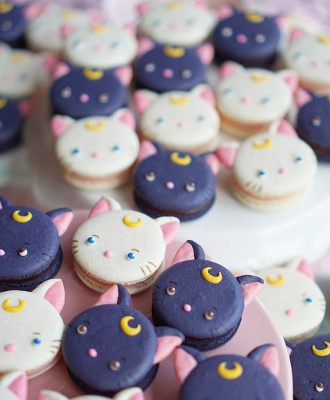 Ice Cream Donuts Cakes on Instagram: “Sailor moon 😹😻 Curated by @flatlayforever  Image by @mellyeatsworld  #sweettoothforever” Sailor Moon Cakes, Sailor Moon Birthday, Kue Macaroon, Macaron Cookies, Kawaii Dessert, Moon Luna, Torte Cupcake, Macaroon Recipes, Cute Baking