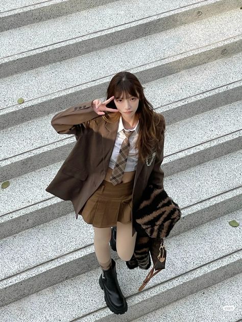 American High School Outfit, American School Outfits, Korean High School, Senior Outfits, American High School, High School Outfit, Gyaru Fashion, Enola Holmes, High School Senior