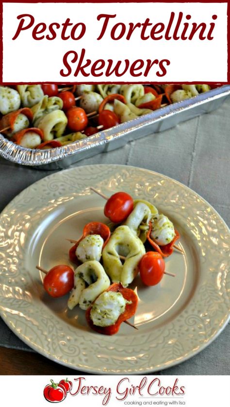 pesto tortellini skewers Tortellini Skewer, Tortellini Skewers Appetizers, Pesto Tortellini Skewers, Party Skewers, Pasta Macaroni, Tortellini Skewers, Pesto Tortellini, Skewer Appetizers, Easy To Make Appetizers