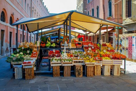 Venice is home to quite a few shopping opportunities to enjoy, but if you want to immerse yourself in local life, you'll want to head to the best local markets. Nothing gets you closer to local producers and crafters than markets where they cut out the middleman and sell to you directly. Markets around Venice come in all Venice Market, Europe Trip Planning, Venice Shopping, Europe Trips, Italian Market, Best Rooftop Bars, Italy Trip, Local Farmers Market, Outdoor Market