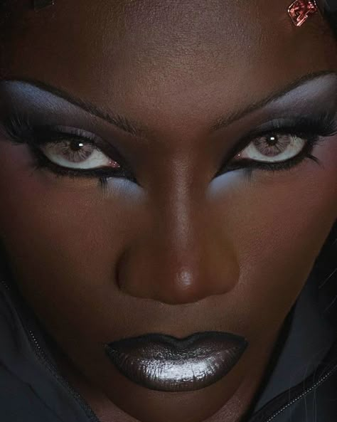 Black Makeup Looks Hooded Eyes, Chic Goth Makeup, Cool Tone Grunge Makeup, Dark Black Makeup, Bulging Eyes Makeup, Lace Makeup Look, Makeup Ideas For A Black Dress, Frostbitten Makeup, Vampire Drag Makeup