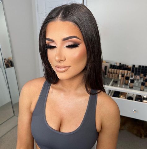 From doing her dance comp makeup when she was 16 .. now she’s 18 and all grown up 🥺 Big shout out to @laura.m.wallace and her mumma for… | Instagram Dance Comp Makeup, Comp Makeup, Glam Bride Makeup, Ball Makeup, Sultry Makeup, Woman Images, Dance Comp, Pic Beautiful, Wedding Eye Makeup