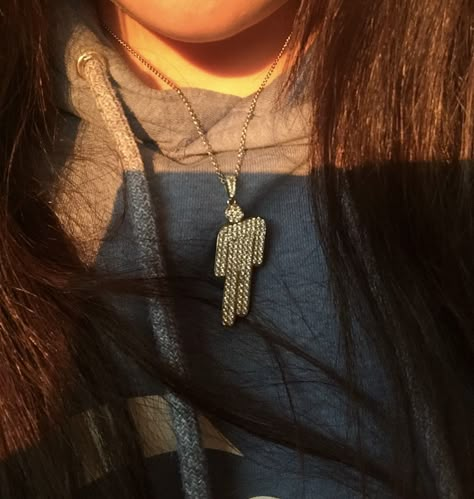 Blohsh Necklace, Blohsh Necklaces, Billie Eilish Necklace, Billie Eilish Beaded Necklace, Hmhas Billie Bracelet, Blohsh Necklace On Billie, Concert Oufit, Insta Dp, Billie Eilish Merch