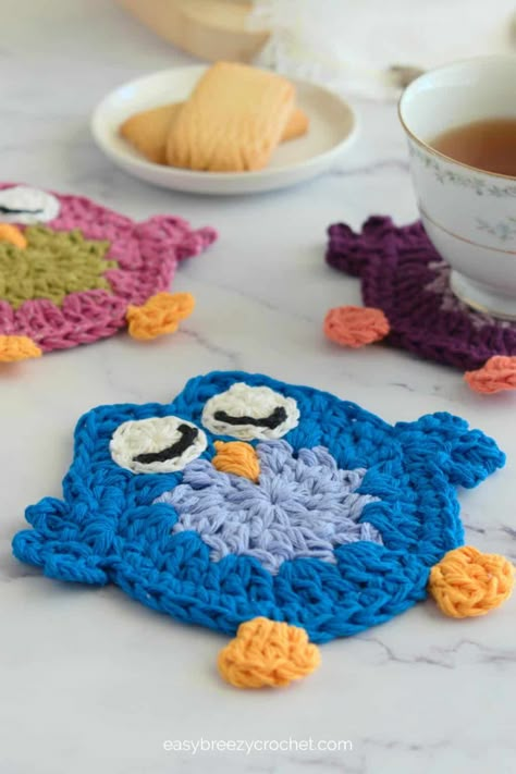 Crochet Owl Coasters | Easy Breezy Crochet Owl Coasters, Crochet Cluster Stitch, Crochet Coasters Free Pattern, Crochet Owls, Owl Crochet Patterns, Crochet Chicken, Crochet Coaster Pattern, Crochet Wall Hangings, Crochet Owl