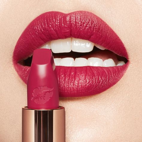 Hot Lips 2.0 Amazing Amal Model Pink Matte Lipstick, Charlotte Tilbury Hot Lips, Charlotte Tilbury Lipstick, Hot Lipstick, Berry Lipstick, Lipstick Designs, Hot Lips, Pink Lipstick, Lip Kit