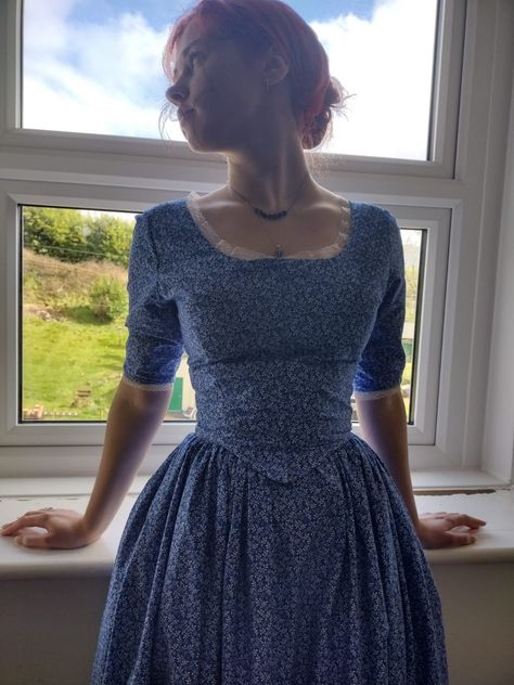 This 18th century inspired dress has a fitted bodice and half sleeve's that are trimmed with delicate white lace and fastens at the front with hook and eye closures. The full-length skirt is gathered at the sides and back with pockets big enough to fit your smart phone, fastening into place with a ties and press studs. Hand made to order out of 100% cotton with a simple white floral print. Comes in a selection of colors. Perfect for historical reenactment, LARP, special occasions or if you just Ciel Black Butler, Blue Dress Floral, 19th Century Dresses, 1900s Dress, Cottage Core Dresses, Floral Dress Long, Dress Cottage, Farm Dress, 18th Century Dress