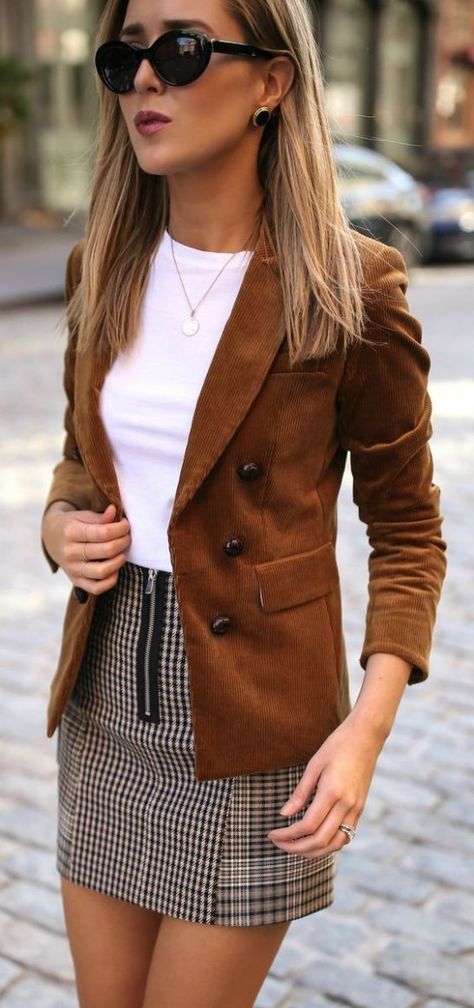 10 Business Casual Looks You Can Style For The Office And Bar - Society19 UK Bar Casual Outfit, Cute Blazer Outfits, Rok Mini, Cute Blazers, Cozy Fall Outfits, Rock Outfit, Fashion Business Casual, Work Style, 가을 패션