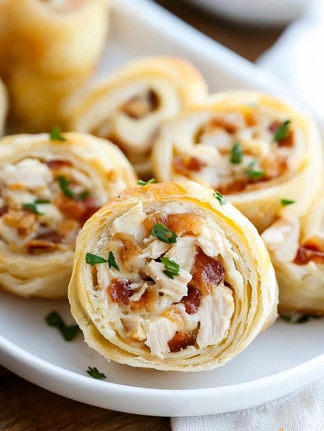 Chicken Bacon Ranch Pinwheels - Taste Of Recipe Chicken Bacon Ranch Crescent Ring, Chicken Bacon Ranch Pinwheels, Bacon Ranch Pinwheels, Ranch Pinwheels, Crackers Appetizers, Ranch Dipping Sauce, Pinwheel Recipes, Sandwich Fillings, Cooking Chicken To Shred