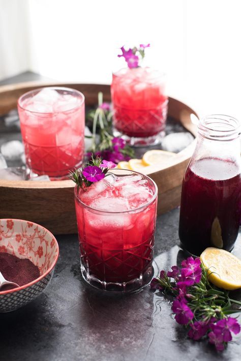 Hibiscus Bourbon Cocktail | Slightly sweet with floral notes and warming bourbon. A fusion of country and tiki for a cocktail perfect any time of year. Hibiscus Drink, Old Fashioned Whiskey, Drink Recipies, Bourbon Cocktail, Light Food, Crystal Cake, Cake Holder, Beverage Recipes, Blogger Photos