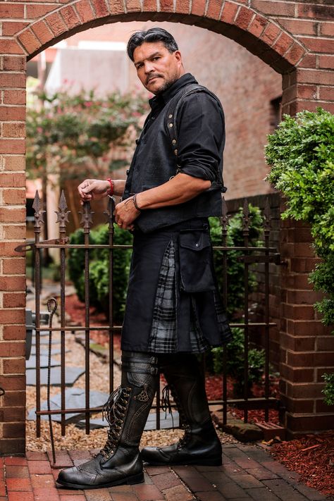 Scottish Groom Outfit, Formal Kilt Outfit Men, Mens Kilt Fashion, Casual Kilt Outfit Men, Wedding Kilts Grooms, Kilt Outfit Men, Kilt Men Fashion, Kilt Fashion, Kilt Men