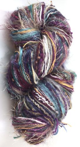 Art Yarn Projects, Crochet Pooling, Diy Spinner, Handspun Yarn Projects, Yarn Art Projects, Art Yarn Spinning, Art Yarn Weaving, Wool Skein, Yarn Scraps