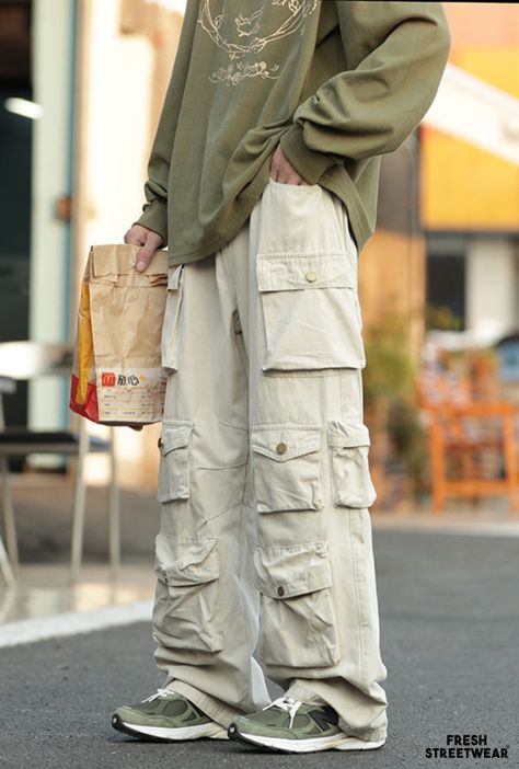 Overalls Men Fashion, Moda Safari, Overalls Baggy, Celana Kargo, Cargo Pants Style, Masc Outfits, Style Overalls, Overalls Men, Slacks Trousers