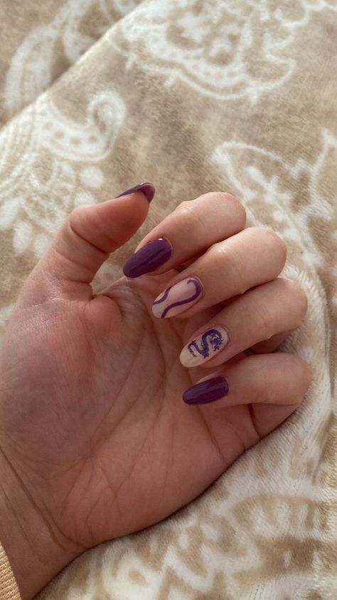 Purple dragon nails Dragon Nails Designs, Dragon Nails, Purple Dragon, Lavender Nails, Short Square Nails, Gold Dragon, Purple Design, Dragon Design, Purple Nails