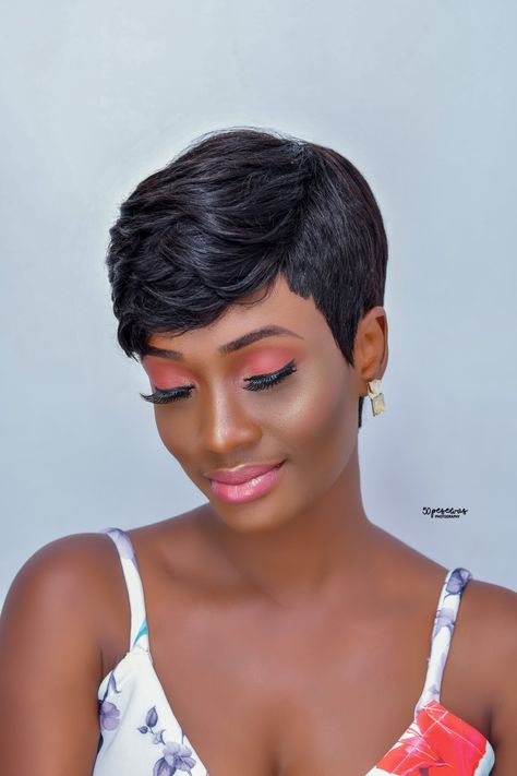 Short Weavon Hairstyles Nigerian, Nigeria Hair Styles For Ladies, Weavon Styles, Short Afro Wigs, Nigeria Girls Face, Twists Hairstyles, Short Weave Hairstyles, Short Weave, Short Afro