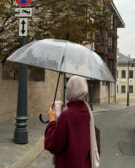 rainy october day ☔️☁️🥀 autumn outfit, autumn vibe, modest fashion, hijab style, baggy jeans, burgundy color, umbrella Rainy October, Islamic Journal, Hijab Stile, Cozy Winter Outfit, Transparent Umbrella, Simple Winter Outfits, Modest Wardrobe, Burgundy Outfit, Outfit Autumn