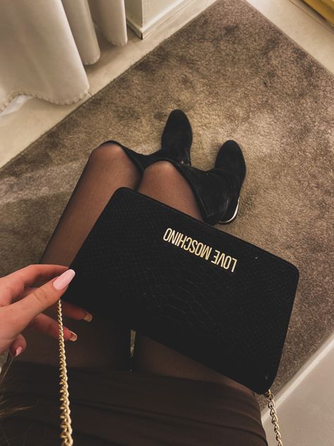 Dollette Core, Love Moschino Bag, Moschino Bag, Moschino Bags, Bag Aesthetic, Hype Shoes, Princess Birthday Party, Bags Aesthetic, Pretty Bags