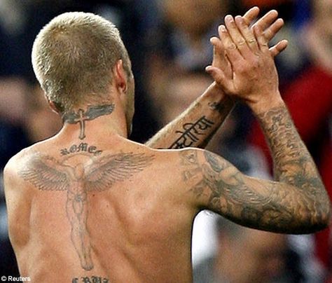 David Beckham Back Tattoo, David Beckham Neck Tattoo, David Beckham Pictures, David Beckham Tattoos, Angel Back Tattoo, Cool Back Tattoos, Upper Back Tattoos, Back Of Neck Tattoo, Celtic Tattoo