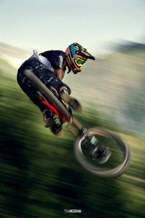 Freeride Mtb, Mountain Biking Photography, Mountain Bike Action, Bike Hacks, Wow Photo, Downhill Mountain Biking, Downhill Bike, Bike Photography, Downhill Mtb