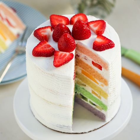 Chinese Bakery, Chinese Cake, Whiskey Cake, Cake Light, Asian Cake, Fruitcake Recipes, Almond Cakes, Cake Frosting, Bakery Cakes