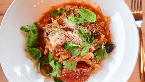 Eggplant Parm One-Pot Pasta by Ree Drummond Parm Pasta, Eggplant Parm, One Pot Pasta Recipes, Lean And Green Meals, Pioneer Woman Recipes, Tv Food, Stewed Tomatoes, Ree Drummond, One Pot Pasta