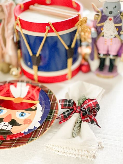 Nutcracker Dinner Party - Everyday Party Magazine Nutcracker Dinner Party, Nutcracker Christmas Centerpiece, Nutcracker Tablescapes, Nut Cracker Christmas, Nutcracker Table, Sugar Plum Fairy Nutcracker, Sock Party, First Grade Christmas, Caroling Party