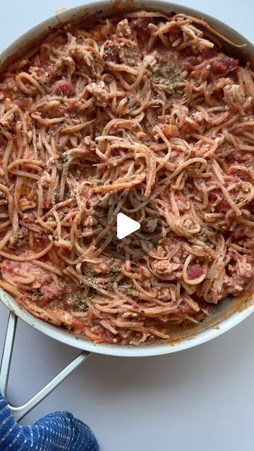 Dr. Rachel Paul, PhD, RD on Instagram: "CREAMY ONE-POT PASTA with hearts of palm spaghetti 🍝 If you love pasta but also want to eat big portions, here is a great dinner for weight loss.  I know you may be wary of trying hearts of palm pasta - but it really doesn’t taste like anything on its own it just tastes like the sauce or seasonings you pair it with!

3 servings // 351 calories, 37gm protein each
__________
18oz hearts of palm pasta
1 lb lean ground turkey
1 1/2 cups canned crushed tomatoes 
1/3 cup whipped cream cheese
2 Tbsp avocado oil
Italian seasoning, salt

1. Add oil to a pan
2. Rinse hearts-of-palm noodles once they’re out of their package, then add the pasta and raw meat to your pan
3. Stir fry on medium heat until meat has cooked through
4. Mix in crushed tomatoes, cream ch Hearts Of Palm Pasta, Canned Crushed Tomatoes, Rachel Paul, Canning Crushed Tomatoes, Hearts Of Palm, Raw Meat, Seasoning Salt, Whipped Cream Cheese, One Pot Pasta