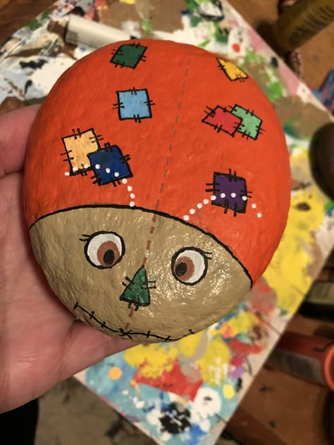 Fall Ladybug Painted Rocks, Scarecrow Painted Rocks, Autumn Painted Rocks, Fall Painted Rocks Ideas, Halloween Painted Rocks Ideas, Ladybug Rocks Painted, Fall Rock Painting Ideas, Rock Bugs, Ladybug Painted Rocks