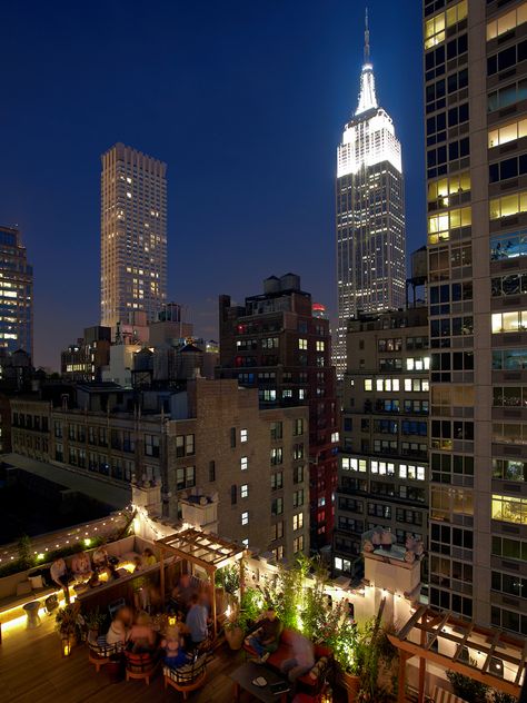 Rooftop Design Ideas, Winter Rooftop Bars Nyc, Bars In New York City, New York Rooftop Bar Aesthetic, Rooftop Bar Nyc, American Bar Nyc, Rooftop Bars Nyc, Midtown Nyc, Angry Wolf