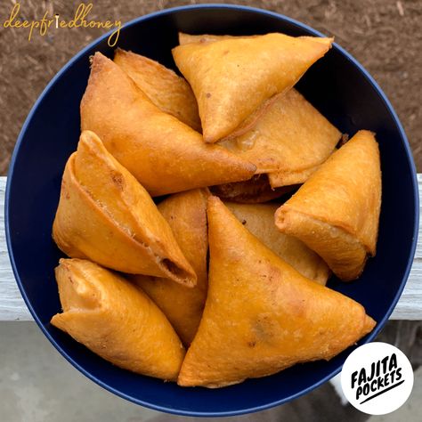 Fajita Pockets : Handheld bits of Tex-Mex Goodness • deepfriedhoney Taco Pockets, Tortilla Cups, Chicken Peppers, Samosa Recipe, Fajita Seasoning, Tex Mex Recipes, Deep Fryer, Tortilla Wraps, Holiday Meals