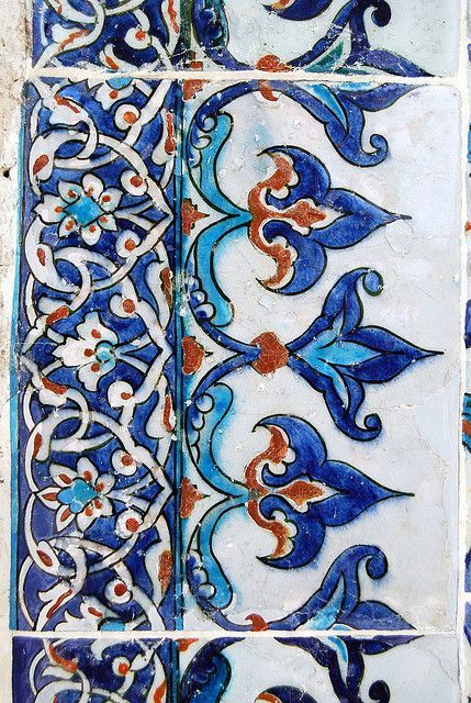 Islamic Tiles, Turkish Pottery, Iznik Tile, Turkish Tile, Persian Art Painting, Turkish Tiles, Turkish Pattern, Arabesque Pattern, Islamic Patterns