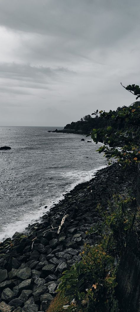 beachside St.Angelo's fort Kannur Kerala Kannur Aesthetic, Kannur Photography, Kerala Snapchat Stories, Amer Fort Photography, Kerala Aesthetic, Kannur Beach, Kannur Fort, Sinhagad Fort, Sinhagad Fort Pune