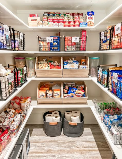 Great pantry Organizing finds from Amazon Pantry Lunch Station, Garage Pantry Organization Ideas, Barndo Pantry, Pantry Organizer Ideas, Large Pantry Organization, Pantry Organiser, Organised Pantry, Pantry Designs, Pantry Renovation